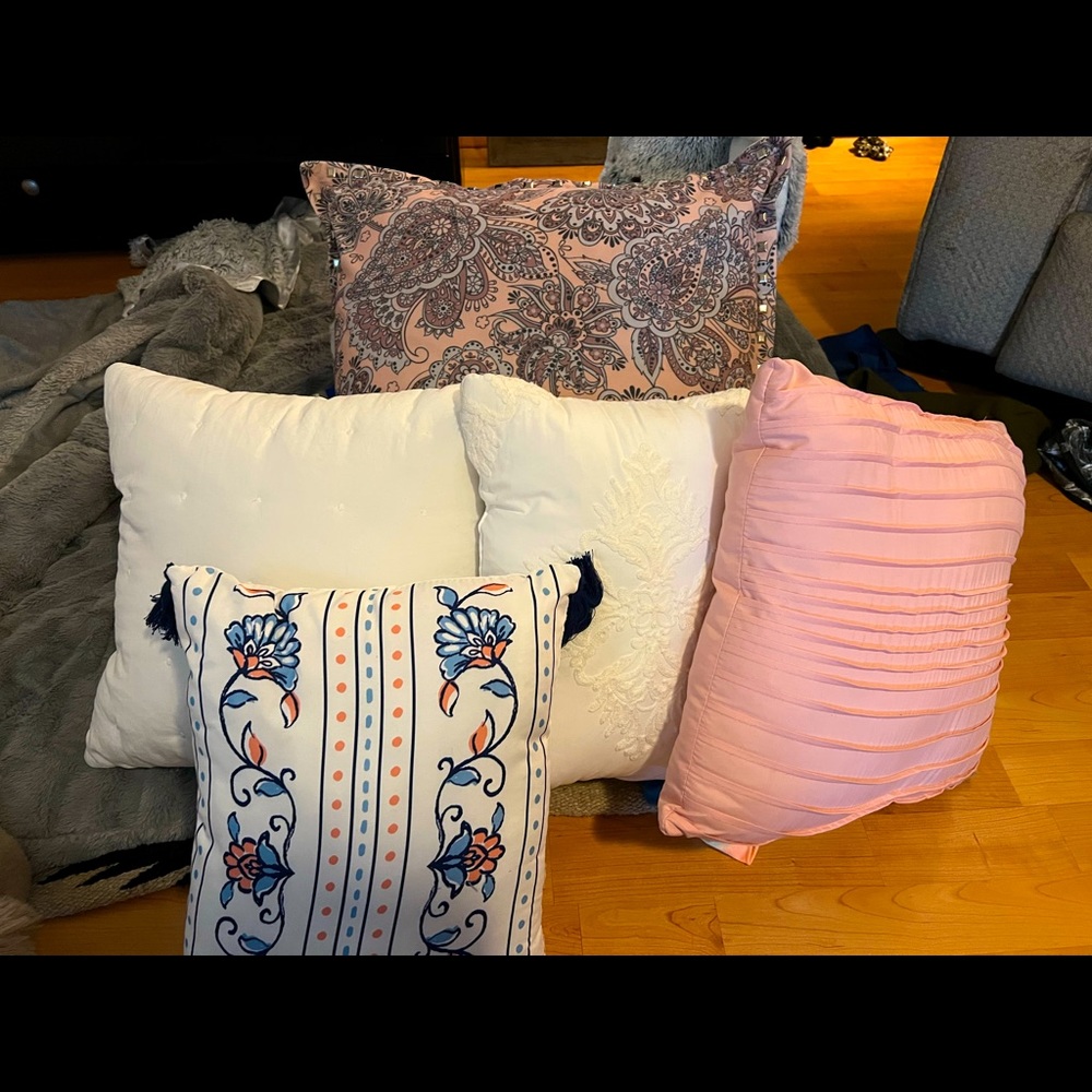 Large bundle of throw pillows